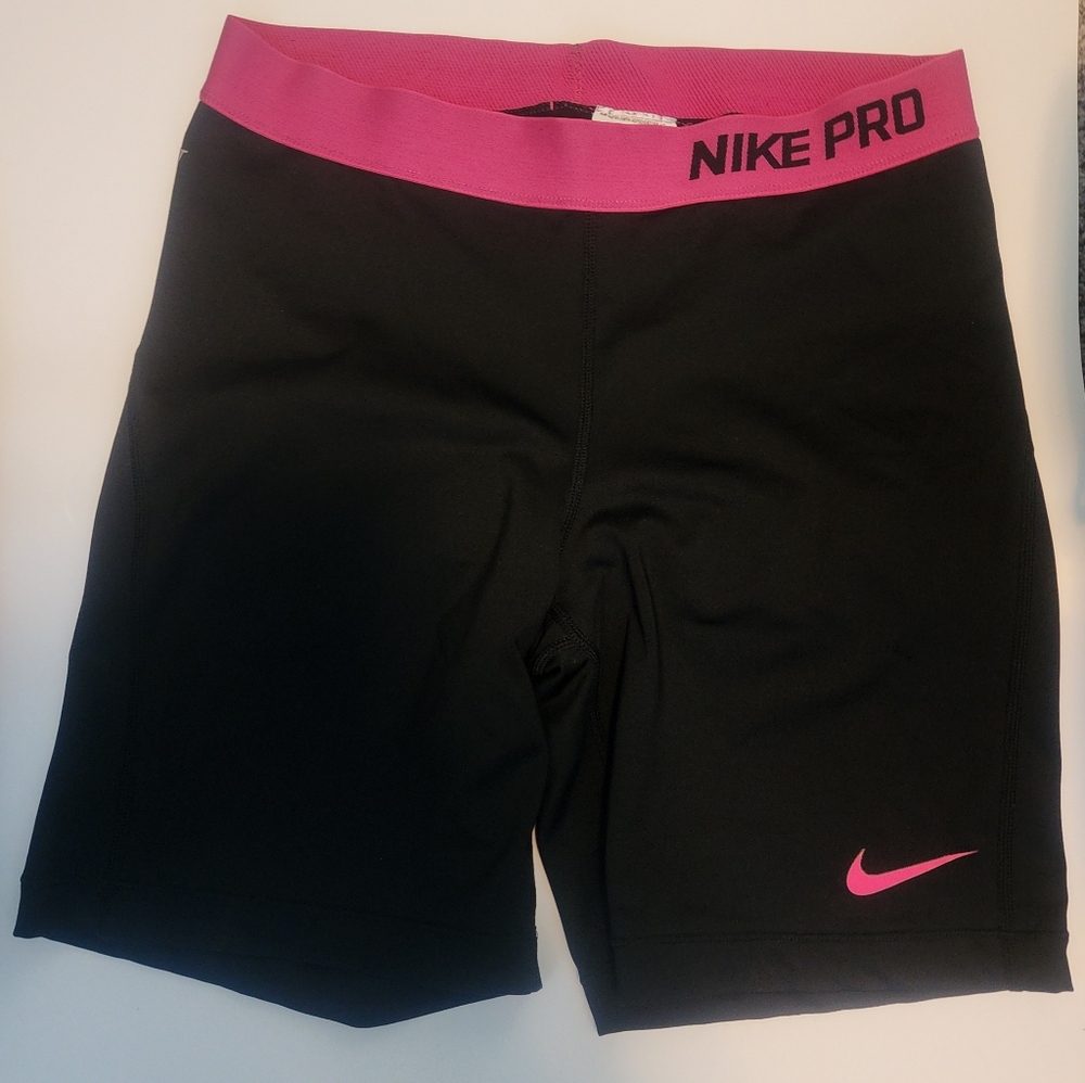 Nike Biker shorts- black/pink